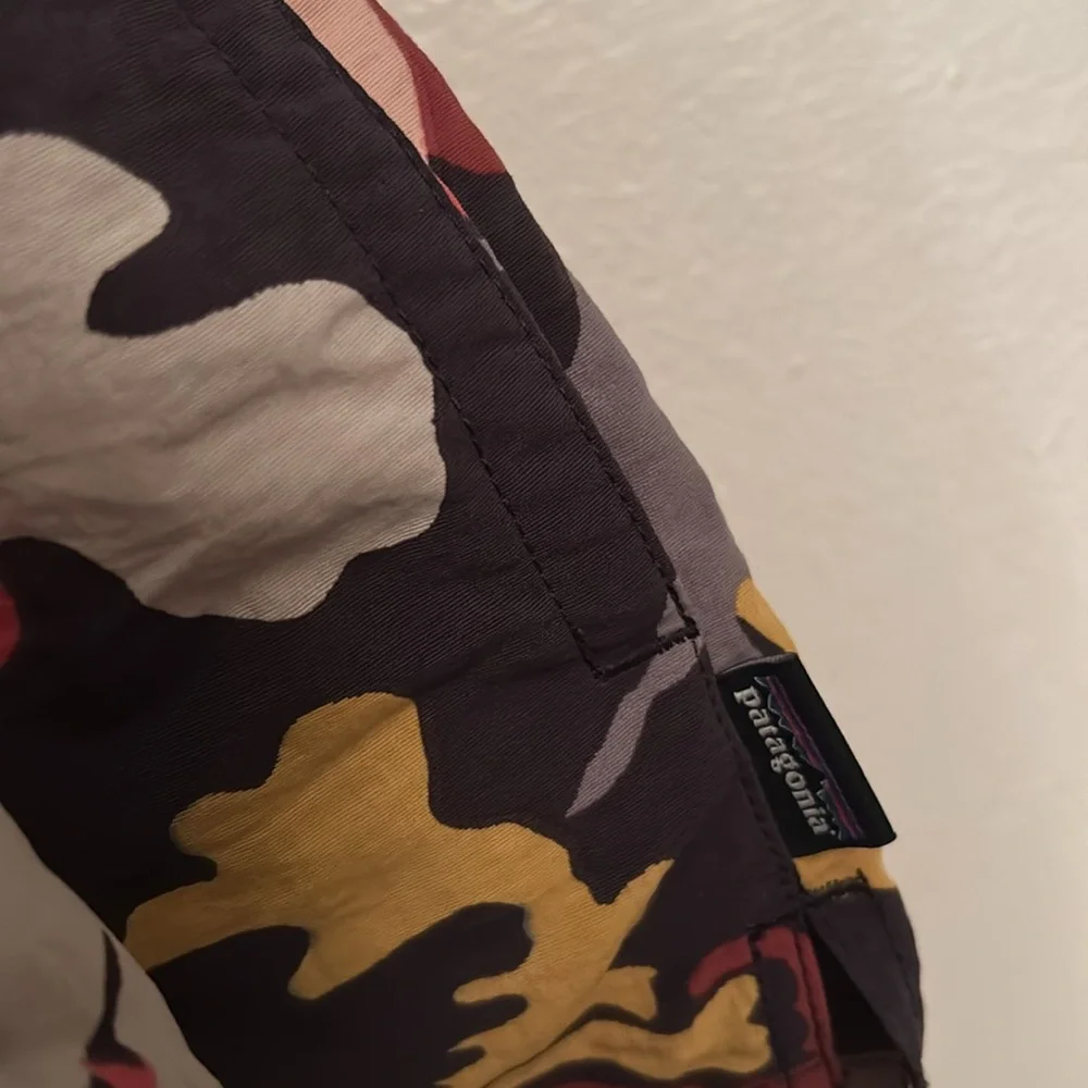 Patagonia Barely Baggie Shorts Floral Cloudbreak Ink Black Size Small